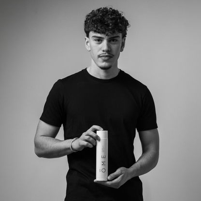 Crème coiffante pour boucles — application sur cheveux bouclés homme
